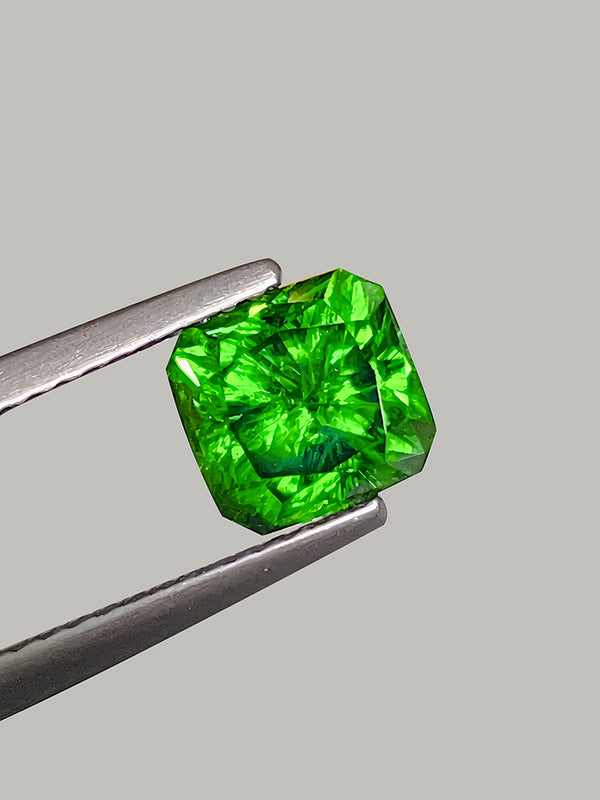 2Ct Natural russia urals demantoid garnet gemstone loose stone clean1st vivid green color by partner of WB Gem DMRG25