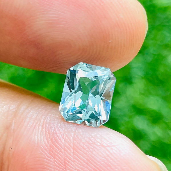 接近圣玛丽亚的颜色，带有 GUILD 认证的 2.43 克拉天然海蓝宝石精密切割和独特形状的宝石 WB Gems AQA20