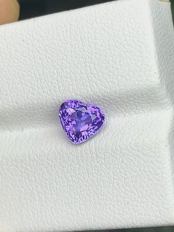 1.33 克拉天然未加热坦桑石宝石稀有紫色用于珠宝设计 TZA50